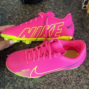 Nike Jr Vapor 15 Hot Pink Yellow Soccer Cleats Kids Youth Size 1.5 - BRAND NEW
